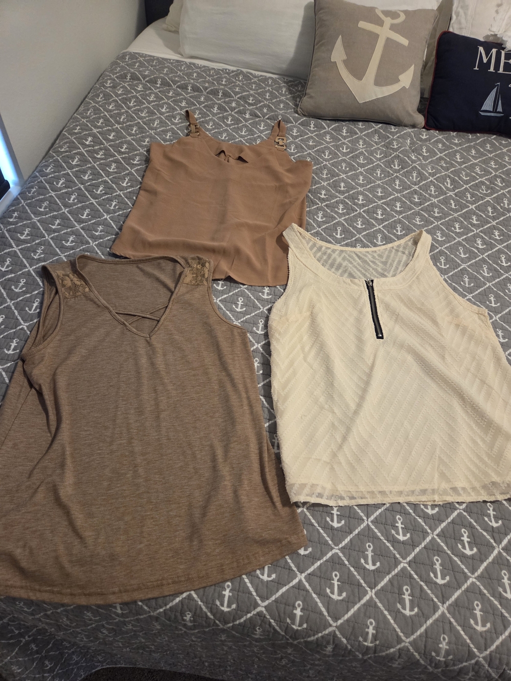 Women’s Sleeveless Tank Top Set in Brown and Cream